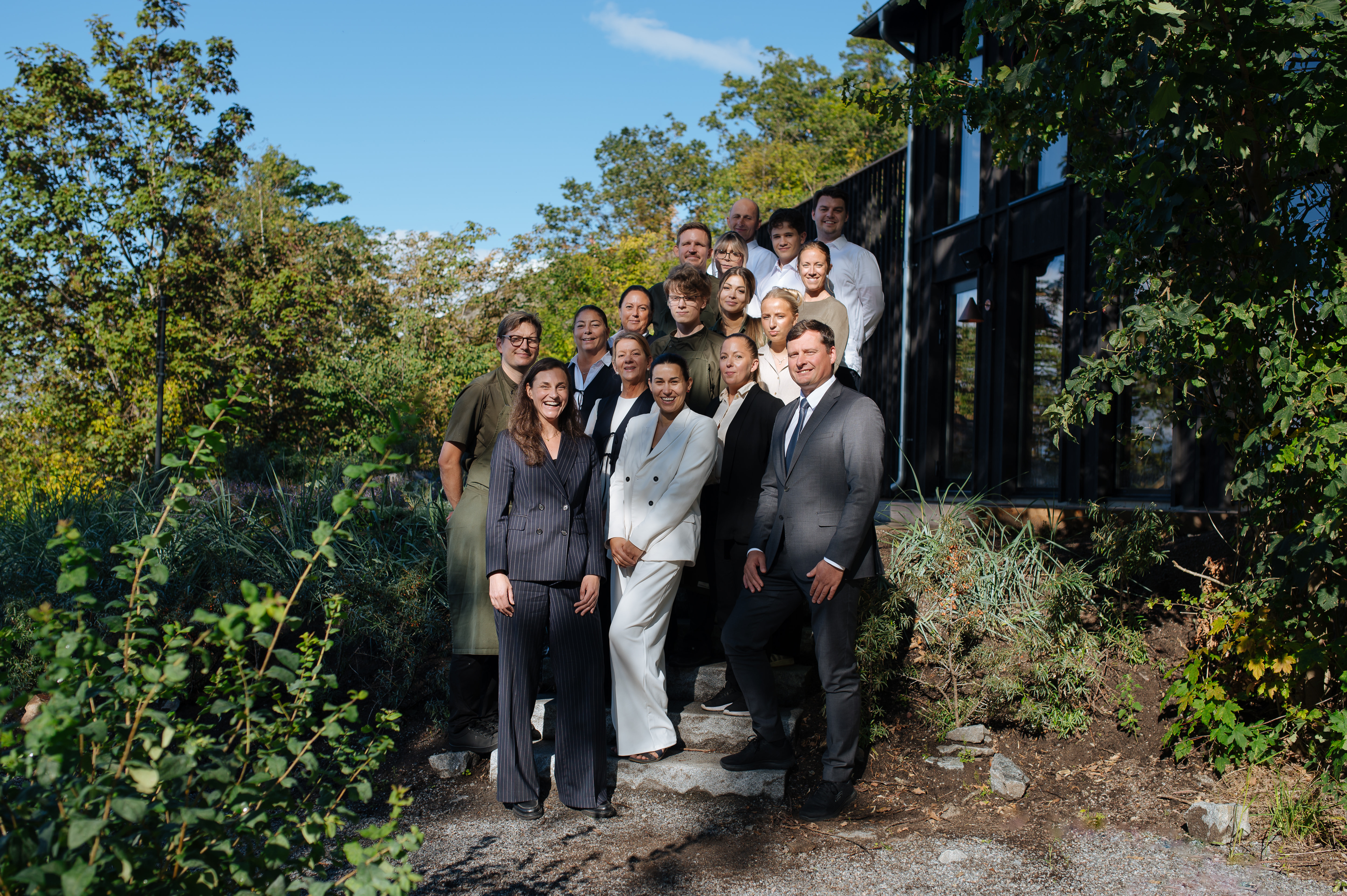 Incontra il team che sta dietro all'esperienza dell'Hotel J a Nacka Strand. Un servizio attento che renderà il tuo soggiorno personale, accogliente e memorabile.
